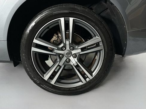 Used 2018 Volvo XC60 T5 Momentum w/ Vision Package AWD/4WD image 33