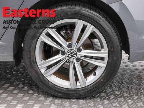 Used 2024 Volkswagen Jetta SE FWD image 27