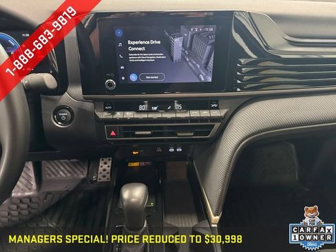 Used 2025 Toyota Camry SE AWD/4WD image 6