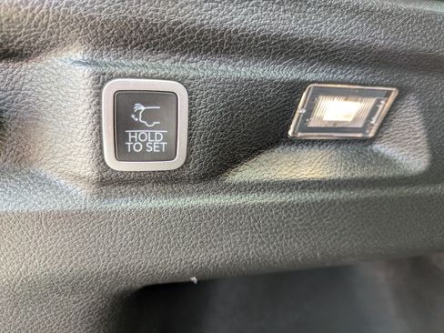 Used 2023 Jeep Grand Cherokee L Limited w/ Luxury Tech Group II image 10