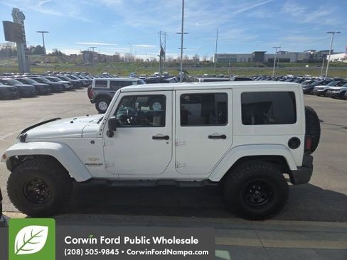 Used 2015 Jeep Wrangler Unlimited Sahara w/ Connectivity Group image 4