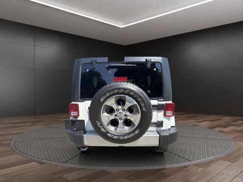 Used 2018 Jeep Wrangler Unlimited Sahara AWD/4WD image 7