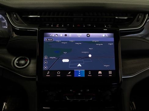 Used 2023 Jeep Grand Cherokee Limited w/ Luxury Tech Group II AWD/4WD image 30