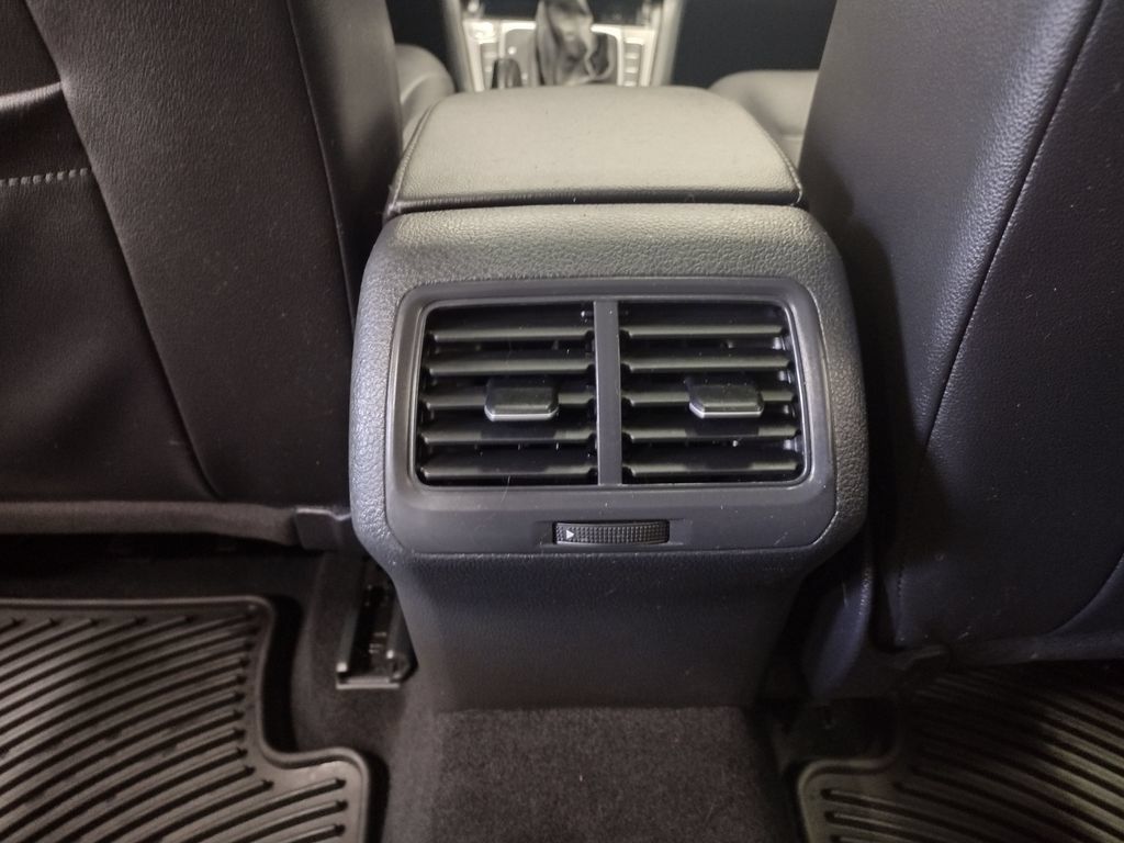 Used 2016 Volkswagen Golf SE FWD image 25