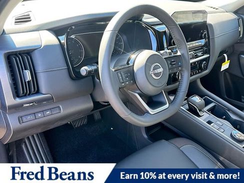 New 2025 Nissan Pathfinder SL image 10