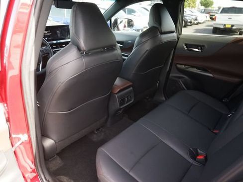 Used 2023 Toyota Venza XLE AWD/4WD image 11