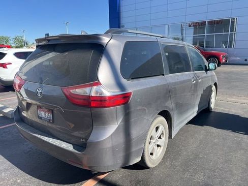 Used 2018 Toyota Sienna LE FWD image 5