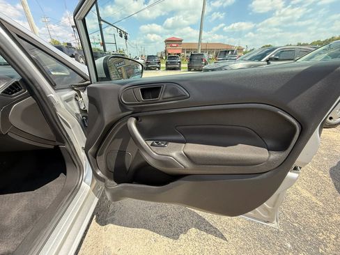 Used 2018 Ford Fiesta SE FWD image 15