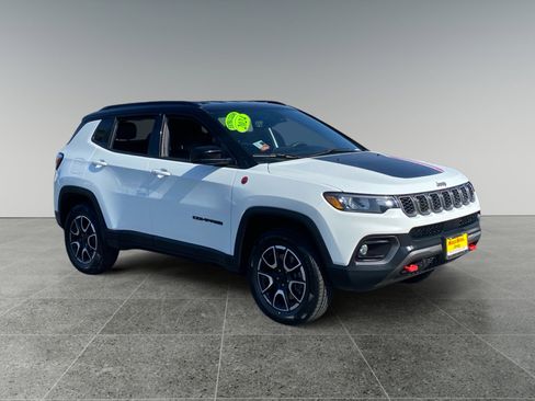 Used 2024 Jeep Compass Trailhawk AWD/4WD image 7