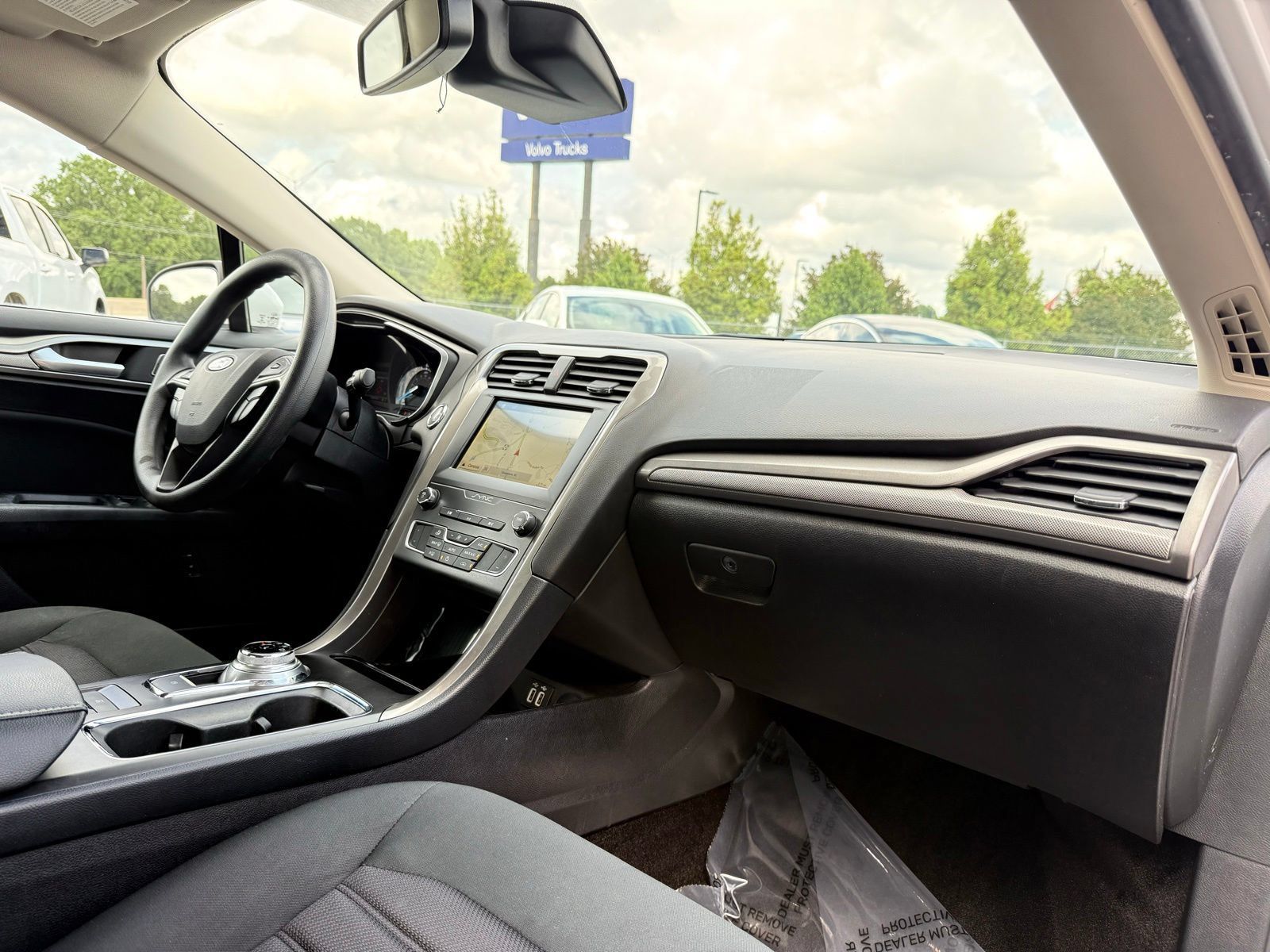 Used 2019 Ford Fusion SE FWD image 21