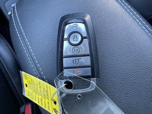 Used 2020 Ford Escape Titanium image 23