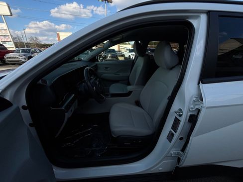Used 2025 Hyundai Kona SEL image 27