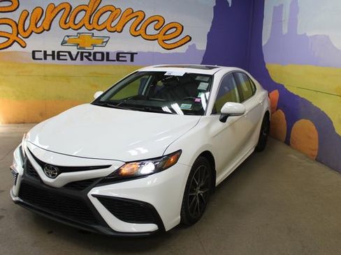 Used 2021 Toyota Camry SE FWD image 4