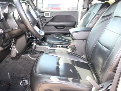 Used 2022 Jeep Wrangler Unlimited Sahara AWD/4WD image 34