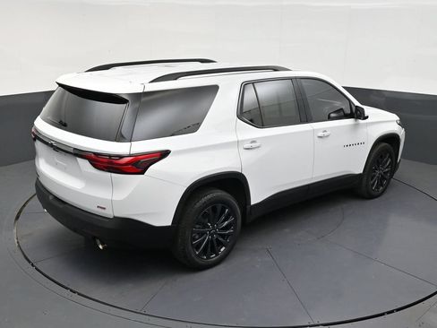 Used 2022 Chevrolet Traverse RS FWD image 16