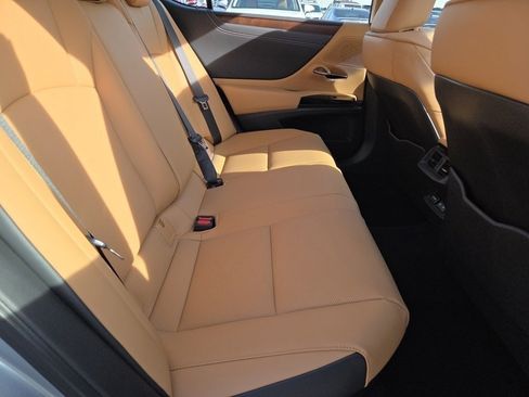 Certified 2025 Lexus ES 300h w/ Premium Package image 6