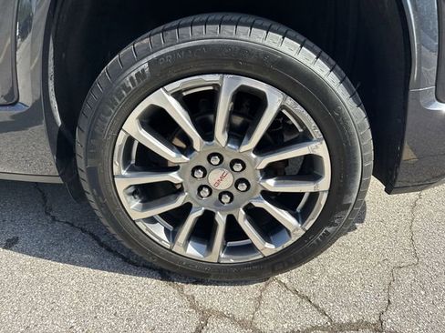 Used 2023 GMC Acadia Denali w/ Denali Ultimate Package AWD/4WD image 34