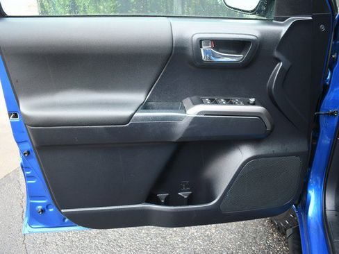 Certified 2018 Toyota Tacoma TRD Off-Road image 13