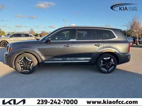 Certified 2023 Kia Telluride S w/ S Sunroof Package image 3