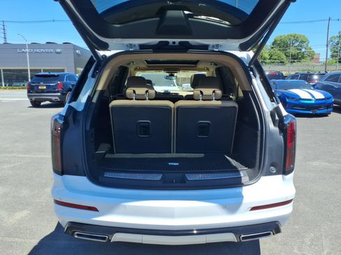 Certified 2024 Cadillac XT6 Sport w/ Platinum Package AWD/4WD image 15