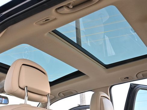 Used 2015 Mercedes-Benz GLK 350 2WD image 17