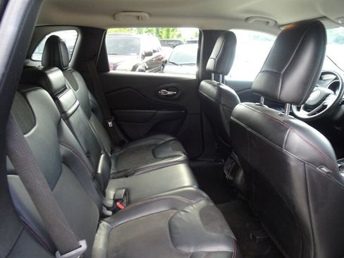 Used 2015 Jeep Cherokee Trailhawk AWD/4WD image 12