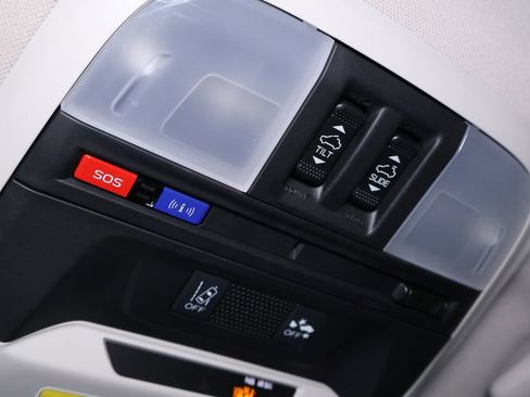 Used 2018 Subaru Crosstrek 2.0i Limited image 29