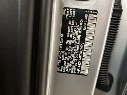 Used 2023 Porsche Cayenne Platinum Edition image 28