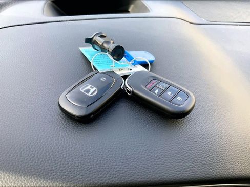 Used 2025 Honda Pilot Black Edition image 21