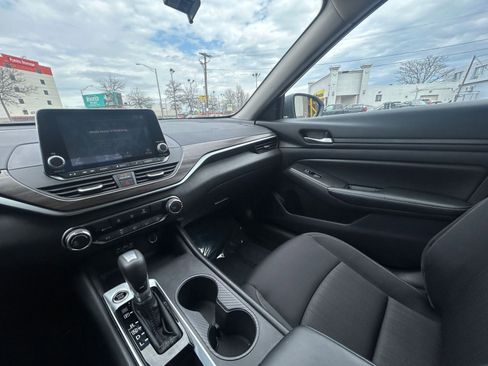 Used 2025 Nissan Altima 2.5 SV image 35