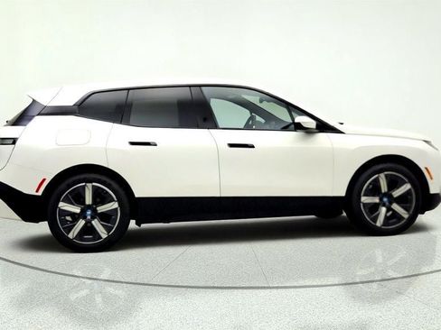Used 2024 BMW iX xDrive50 w/ Sport Package AWD/4WD image 4