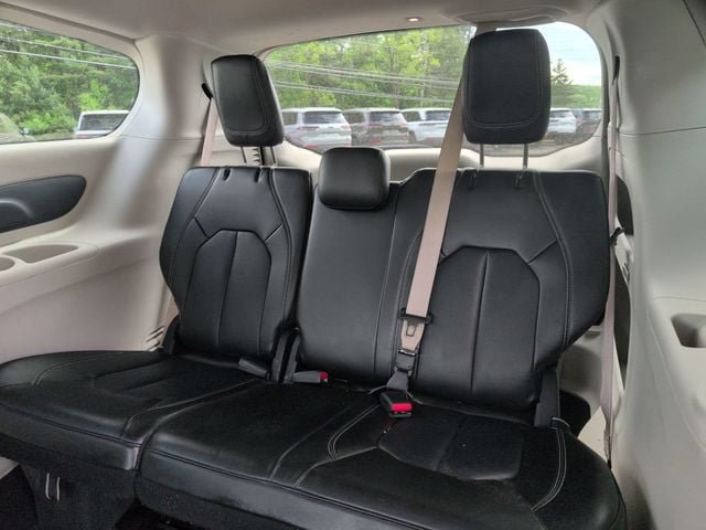 Certified 2023 Chrysler Pacifica Touring-L FWD image 19