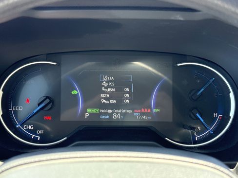 Used 2025 Toyota RAV4 XLE AWD/4WD image 19