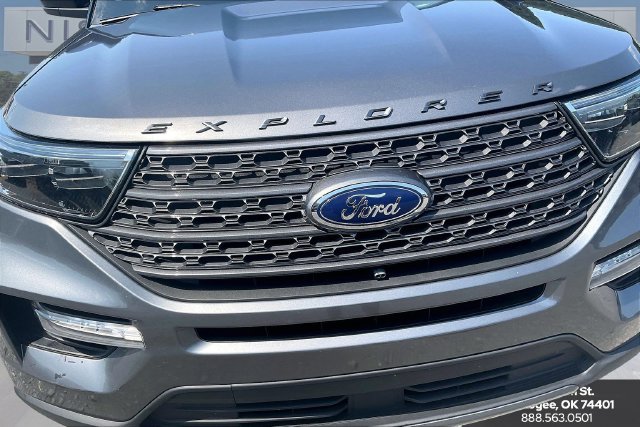 Used 2024 Ford Explorer XLT w/ Equipment Group 202A RWD image 31
