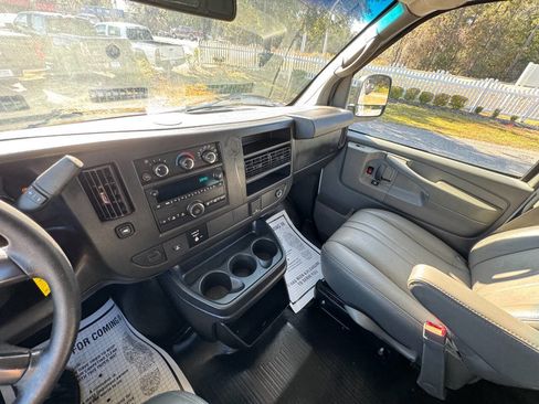 Used 2015 Chevrolet Express 2500 Extended image 24