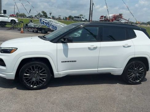 Used 2022 Jeep Compass High Altitude AWD/4WD image 3