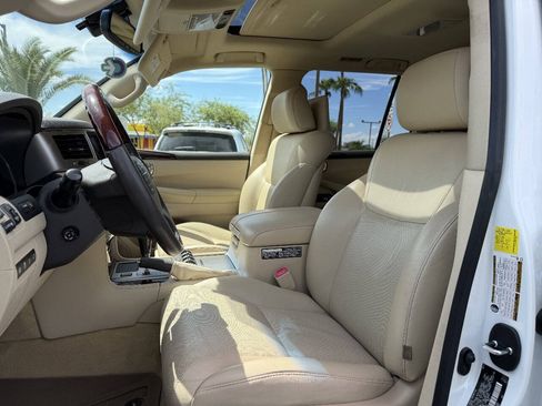 Used 2014 Lexus LX 570 4WD w/ Luxury Package image 10