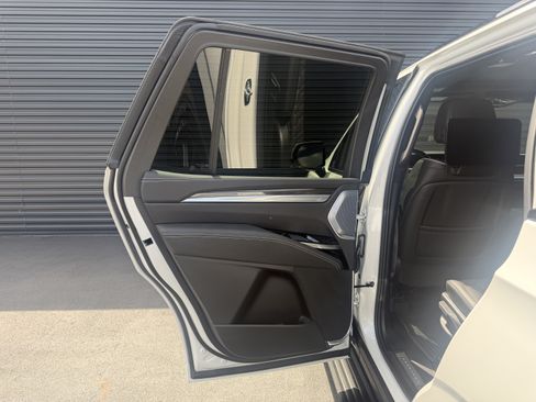 Used 2025 Cadillac Escalade V AWD/4WD image 18