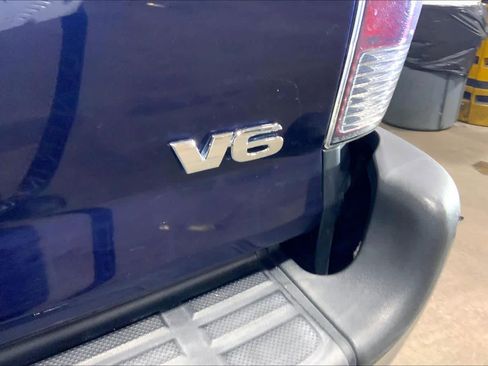 Used 2013 Toyota Tacoma 4x4 Access Cab V6 w/ TRD Off-Road Pkg image 10