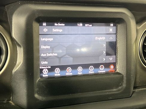 Used 2018 Jeep Wrangler Unlimited Sport S image 29