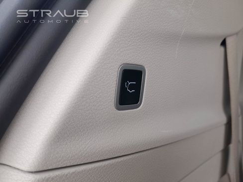 Used 2023 Chrysler Voyager LX FWD image 50