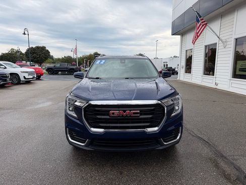 Certified 2022 GMC Terrain SLE w/ Driver Convenience Package AWD/4WD image 2