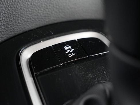 Used 2025 Toyota Corolla LE FWD image 31