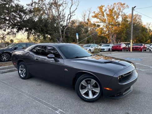 Used 2019 Dodge Challenger SXT image 6