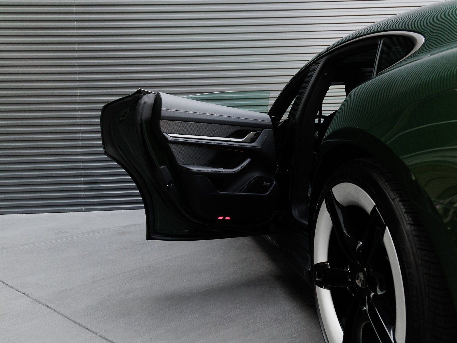 Certified 2025 Porsche Taycan Turbo S AWD/4WD image 28