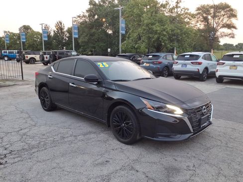 Used 2025 Nissan Altima 2.5 SV w/ SV Special Edition Package AWD/4WD image 1