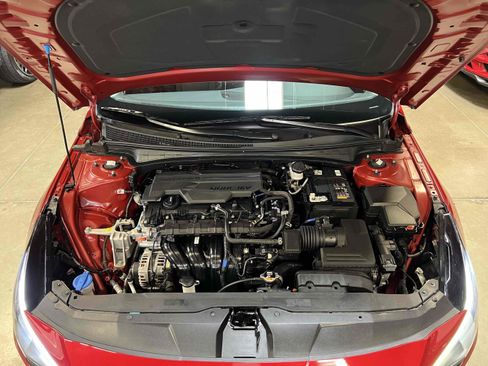 Used 2023 Hyundai Elantra Limited image 13