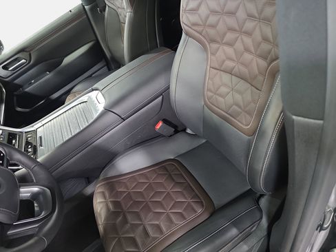 Used 2025 Nissan Armada Platinum Reserve AWD/4WD image 15
