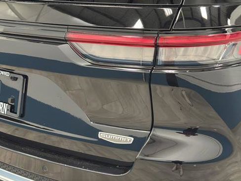 Used 2023 Jeep Grand Cherokee Summit AWD/4WD image 40