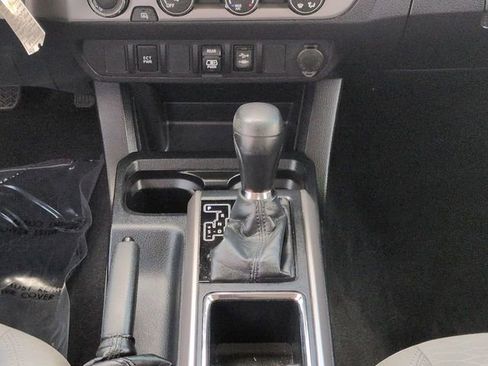 Used 2019 Toyota Tacoma SR5 AWD/4WD image 19